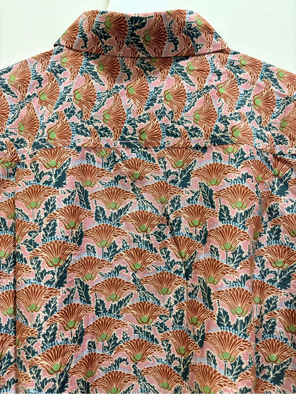 Trovata Birds of Paradis
Jacquelin Button Down Blouse in
Fan Flower Print NWT S - Picture 8 of 9